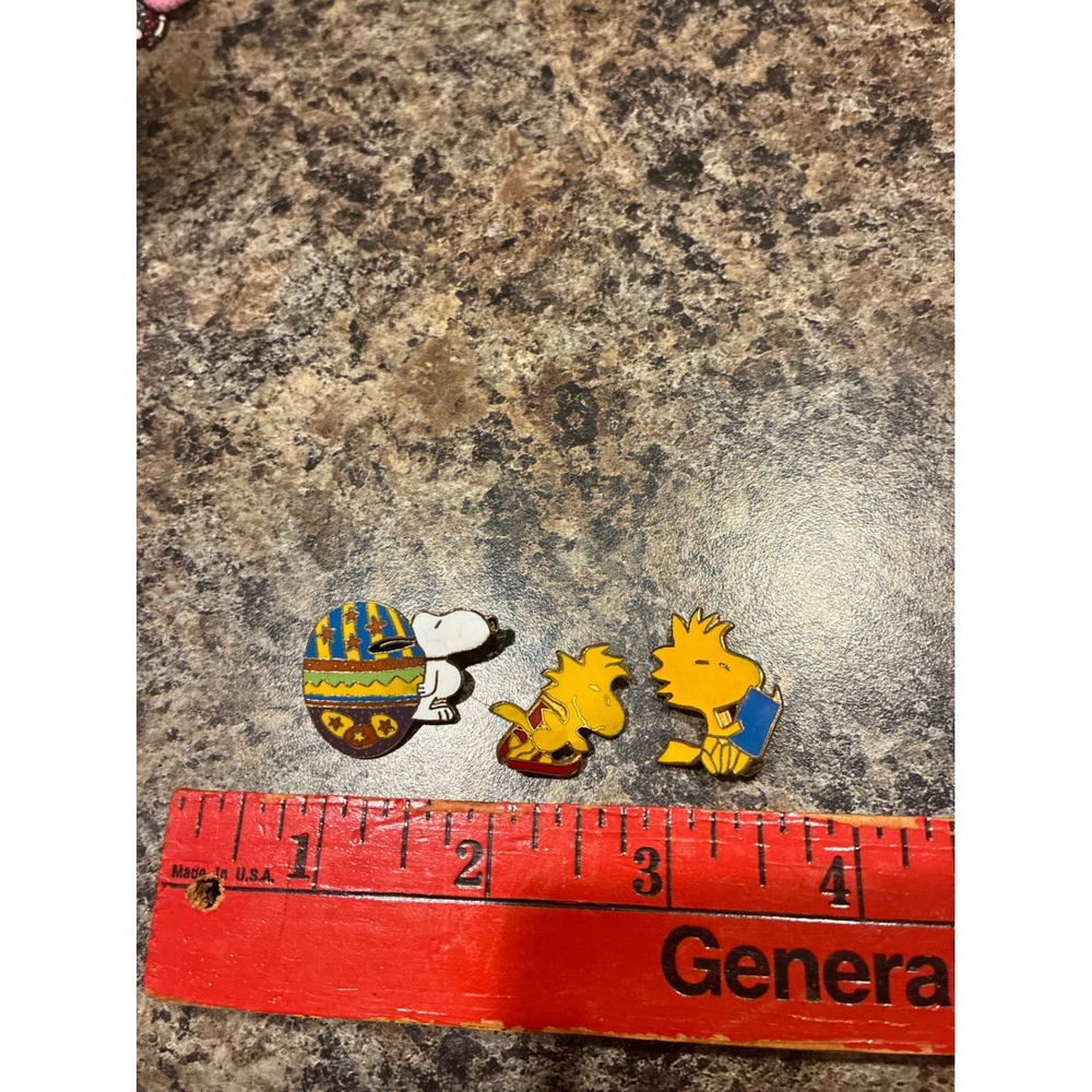 Vintage Peanuts Snoopy Woodstock Enamel Pin Set Easter Egg Reading 3 Piece Lot - Picture 2 of 3
